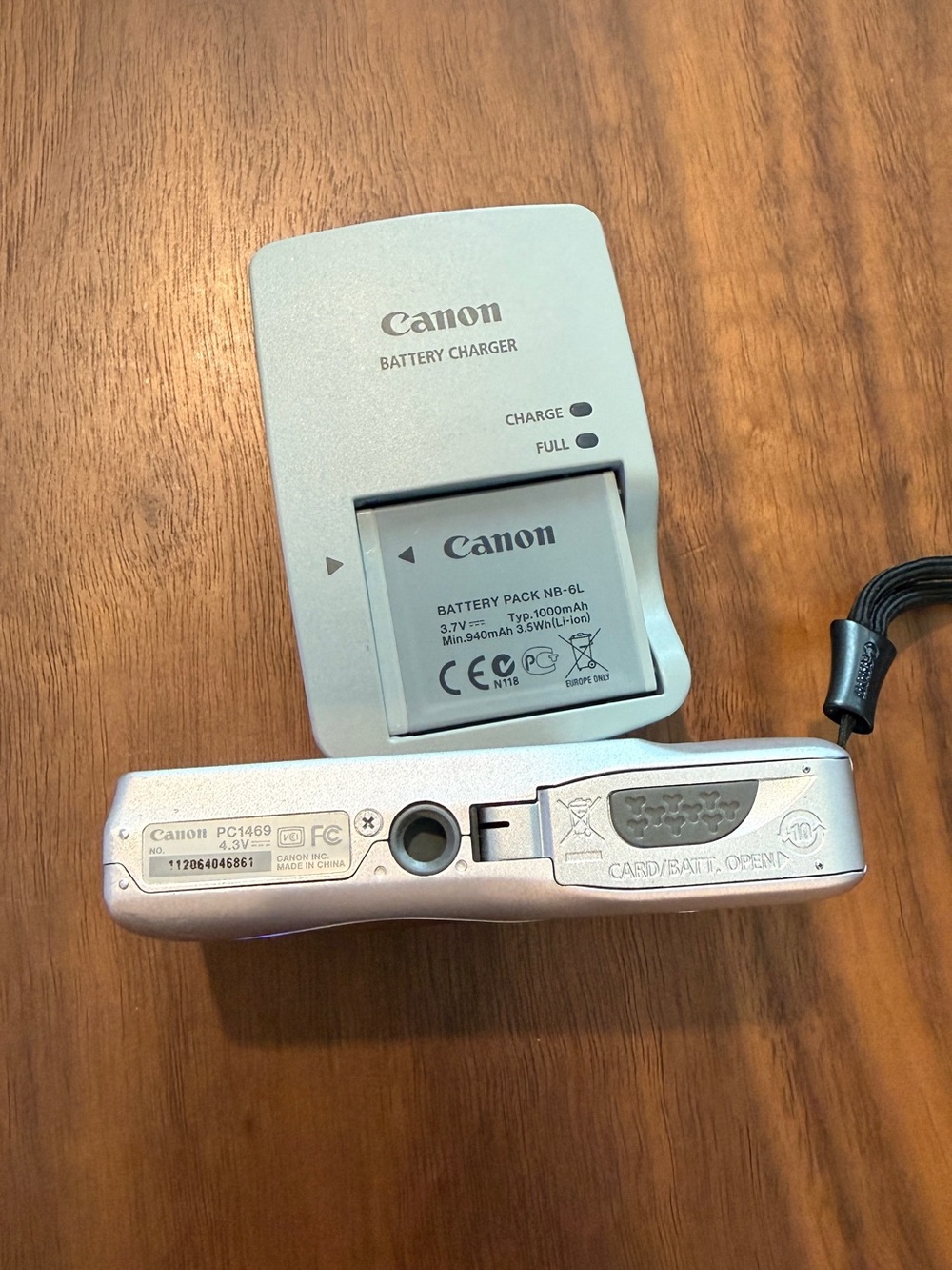 Canon ELPH SD1300 IS with Charger - Picture 6 of 10